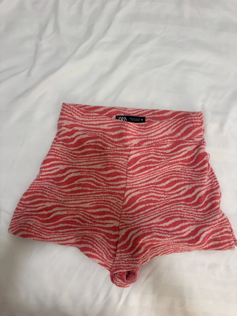 Zara Coral and Cream Wave-Print Mini Skirt